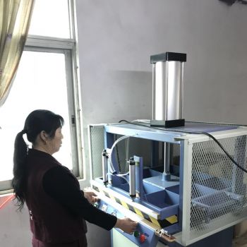 玩具真空包裝機(jī)演示